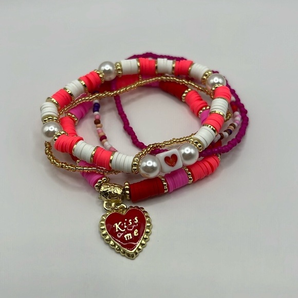 5PC Kiss Me Charm Stretch Bracelet Stack - Picture 1 of 4